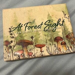 Color pop in forest sight palette